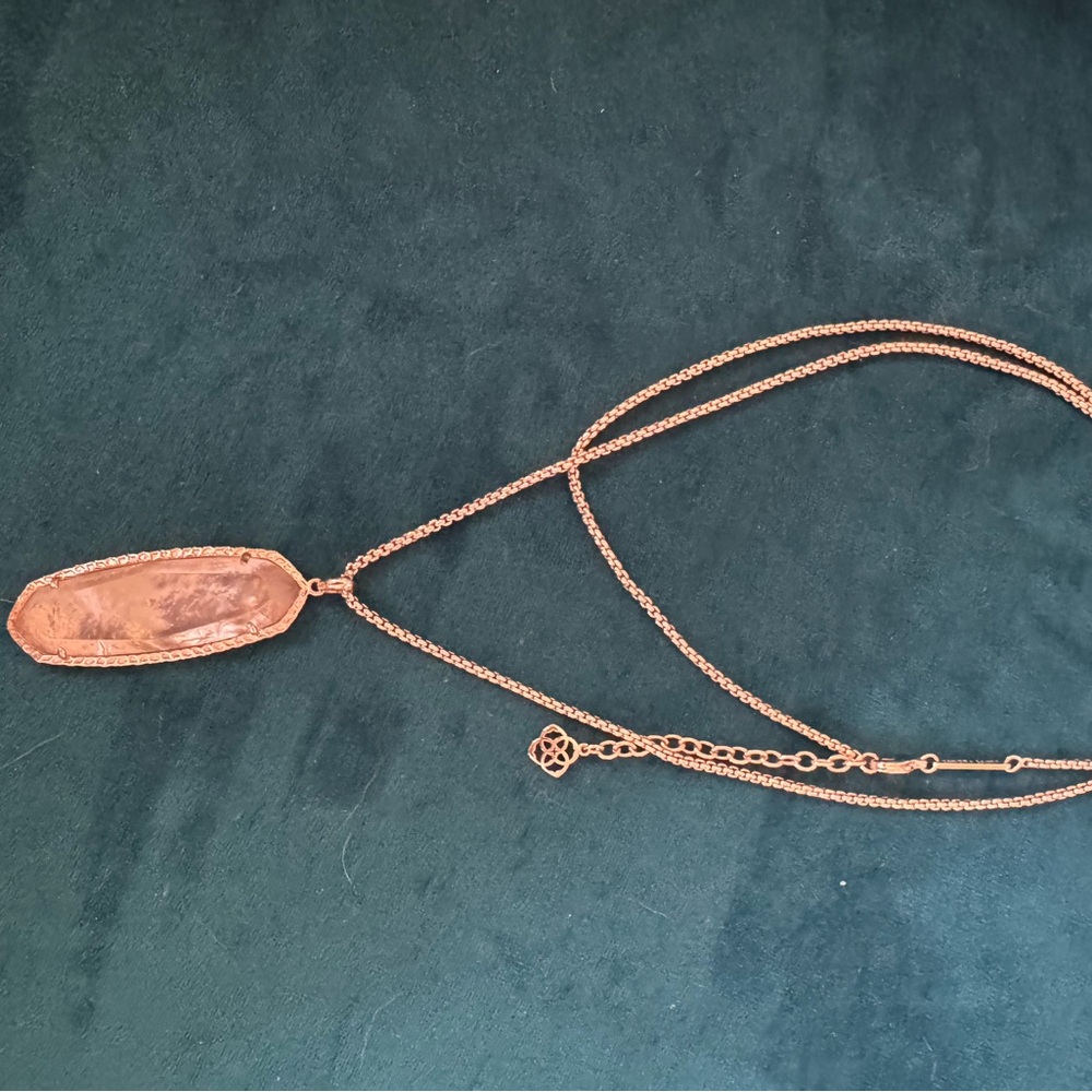 Elegant Rose Gold Pendant Necklace